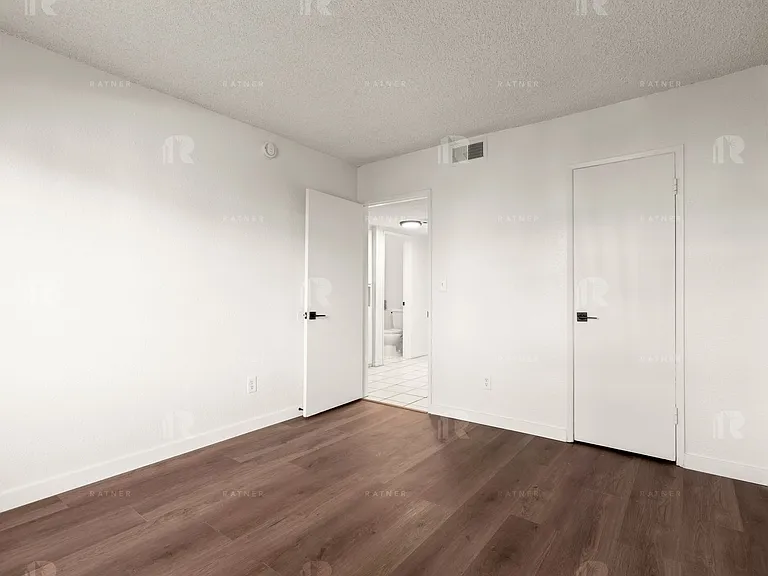 (El/Ti/Yo:B) 5139 White Oak Avenue — Photo 22