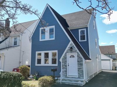 (Undisclosed Address), Mineola, NY, 11501
