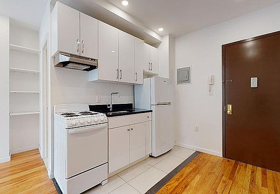 4th image of 92 3rd Ave APT 3F