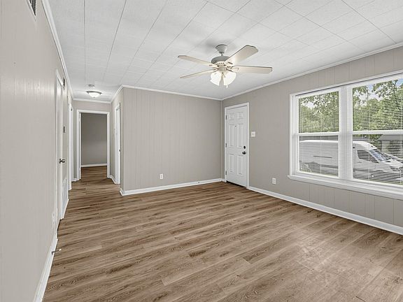 5th image of 16 Sheffield Dr