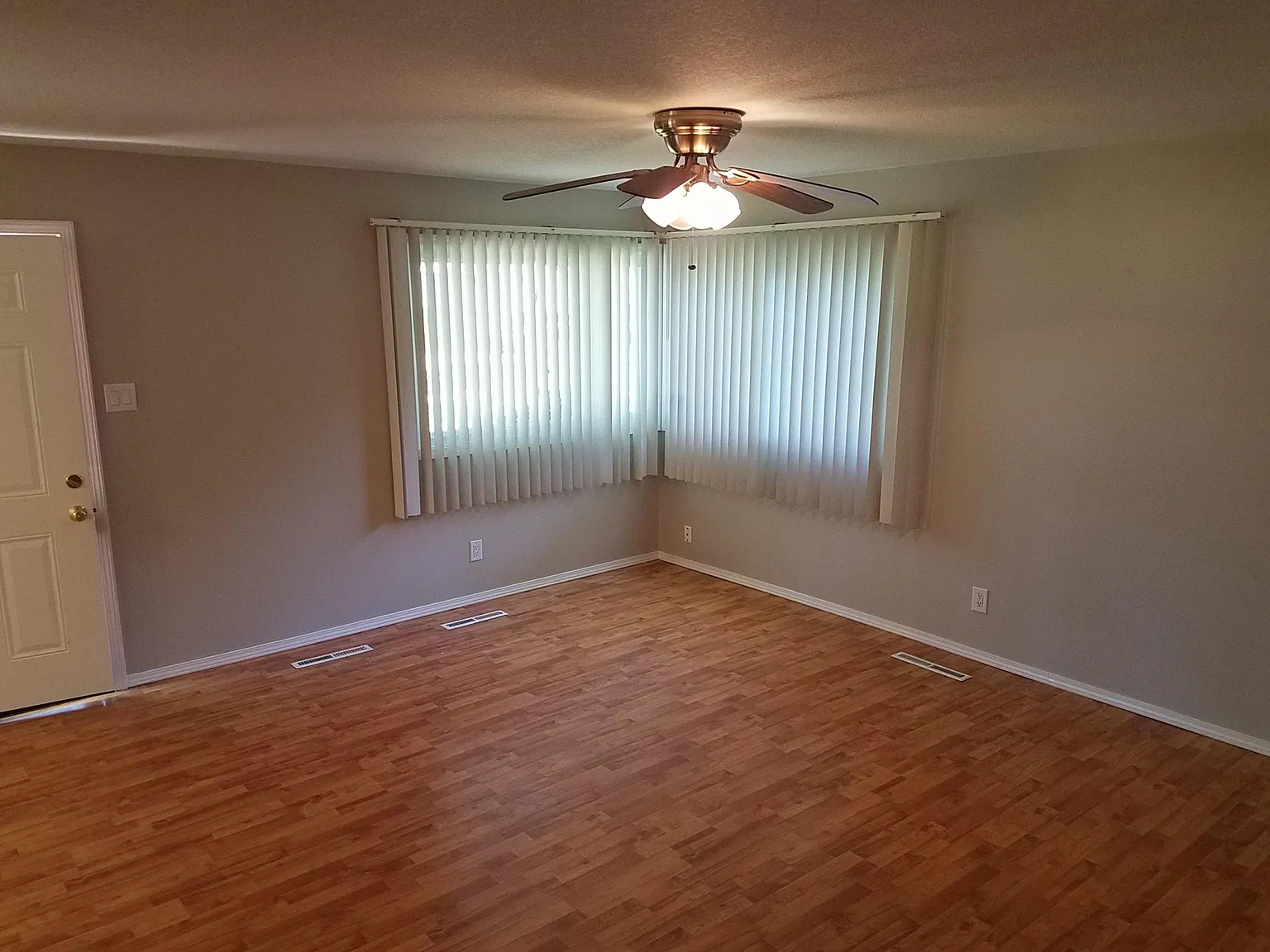 3 bed, 1.5 bath, 1020 sqft, $1,250 — Photo 4