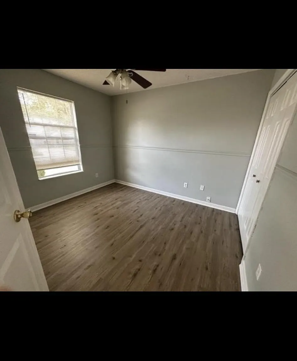 3 bed, 1221 sqft, $1,562 — Photo 2