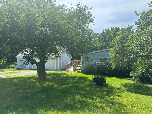 105 Camp Fire Dr, Linn Valley, KS 66040