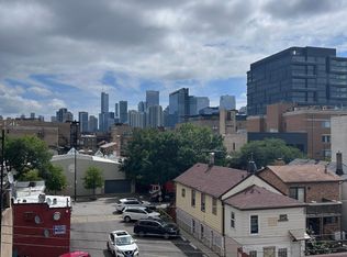 1215 W Grand Ave #3R, Chicago, IL 60642