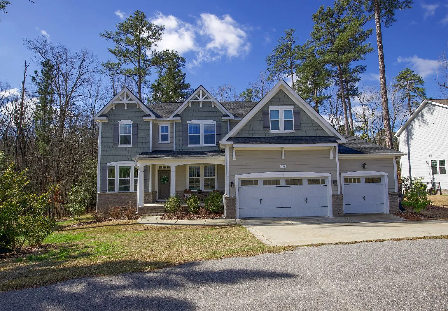 5 bed, 3.0 bath, 3325 sqft, $3,000 — Photo 3