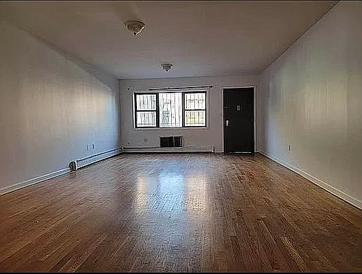 3rd image of 700 Willoughby Ave Floor 1