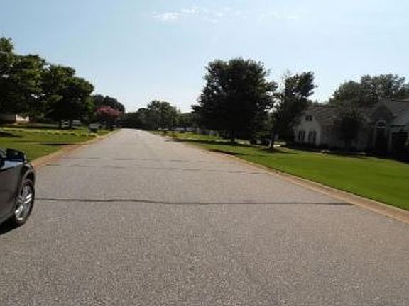 Exterior Neighborhood (street photo)