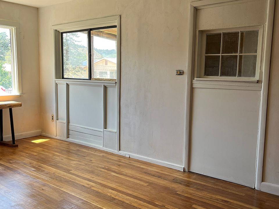 1st image of 308 N Cheyenne Ave