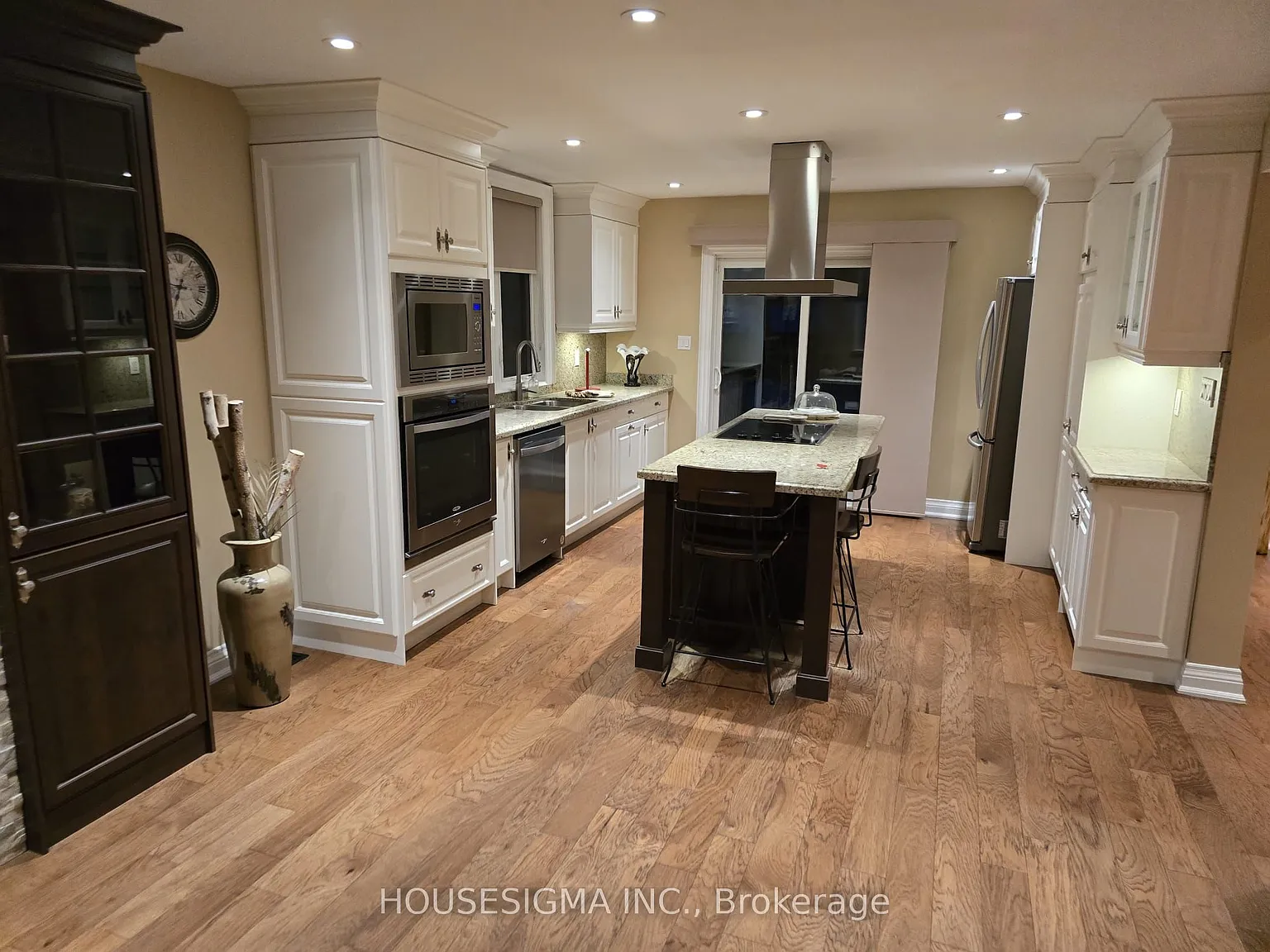 4 bed, $4,200 — Photo 1