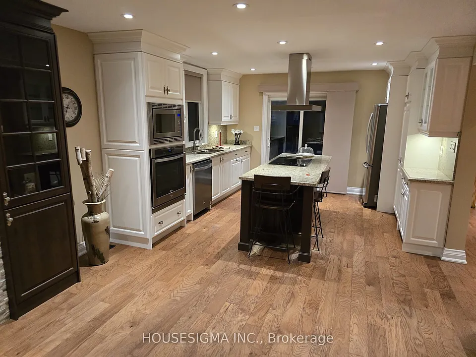12020 Woodbine Ave