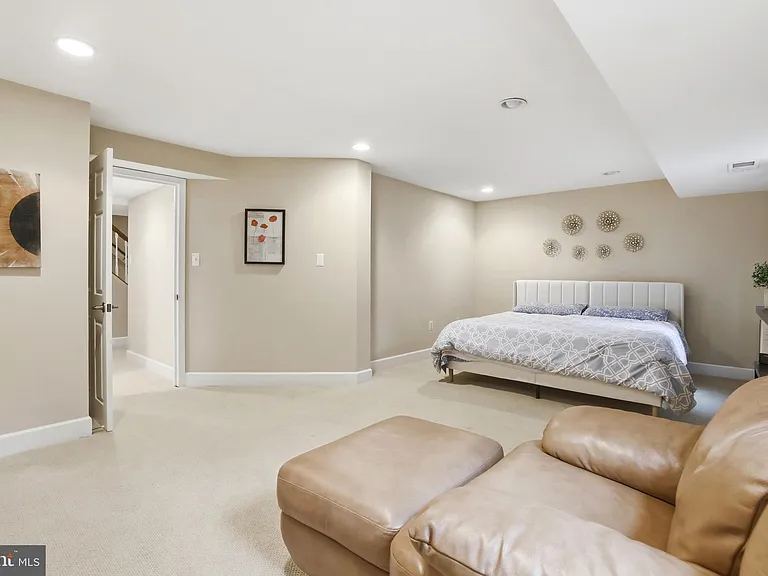 7715 Crossover Dr — Photo 63