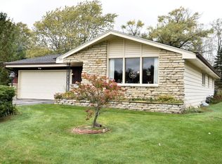 726 Royal Park Rd, Racine, WI 53402