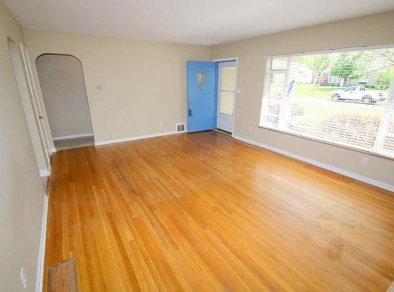 4th image of 2094 Kentwell Rd