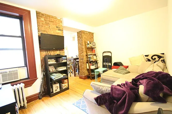 Rented by Dynamik Realty | media 20