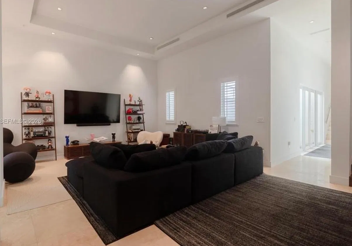 3 bed, 3.5 bath, 3304 sqft, $11,500 — Photo 4