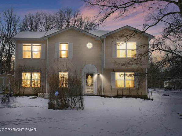 127 Simmons Pl, Bushkill, PA 18324