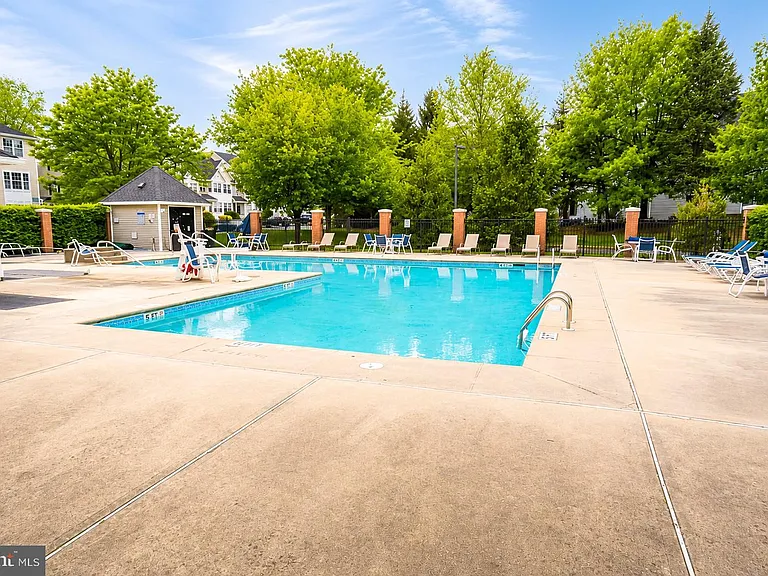 704 Dahlia Cir — Photo 28