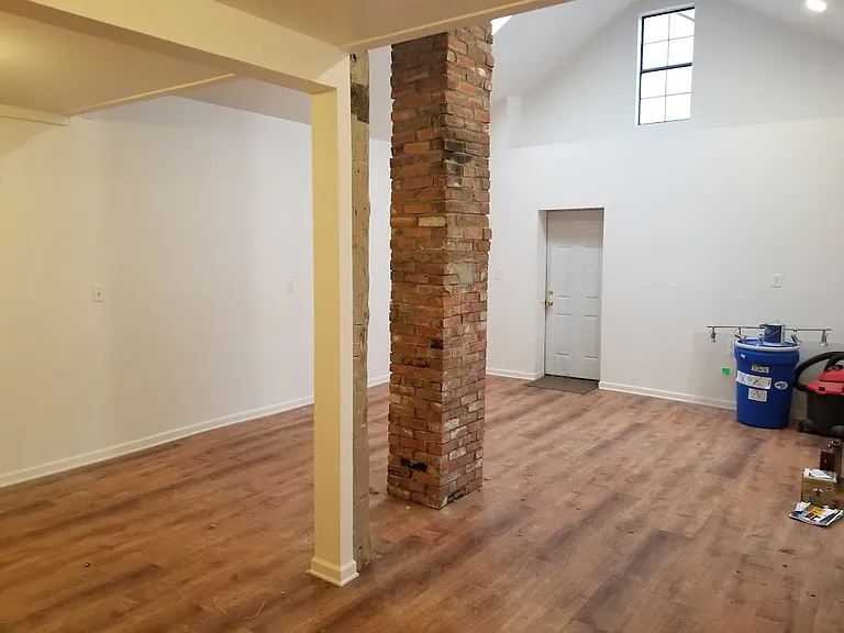 Studio building renovated in 2024. Has mini split for heat.