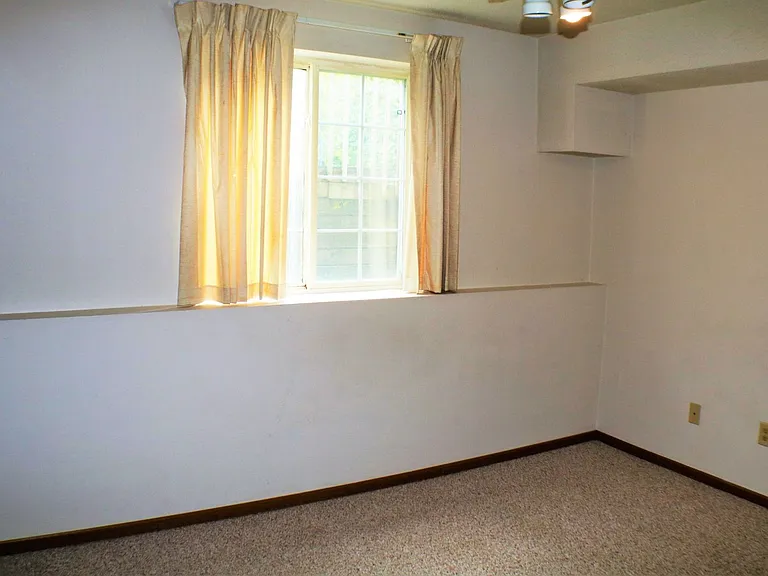 450-472 Peterson St — Photo 13