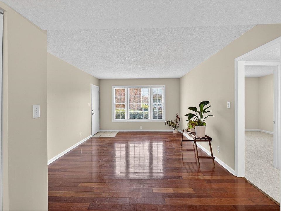 1st image of 2527 Hydraulic Rd APT 26