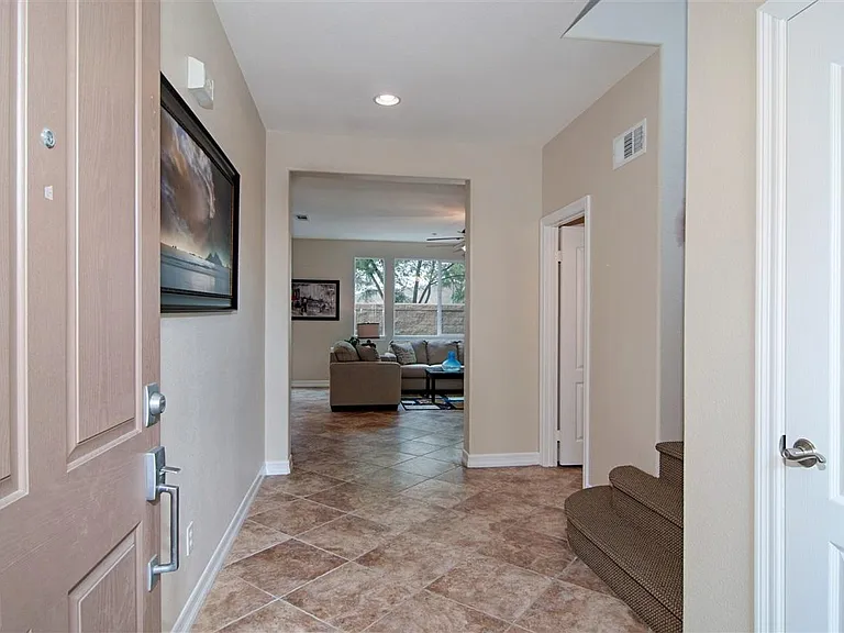10512 Hollingsworth Way — Photo 2