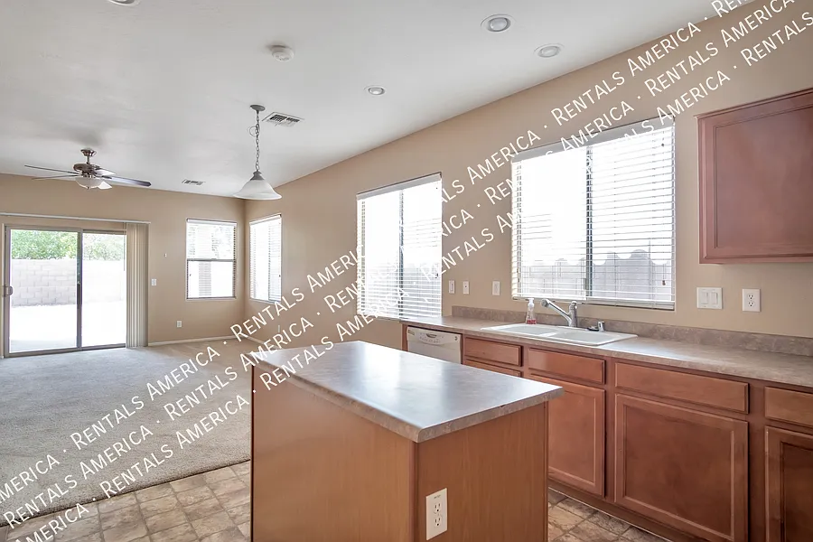 Beautiful 4 bed/ 2 bath home in Gilbert! — Photo 4