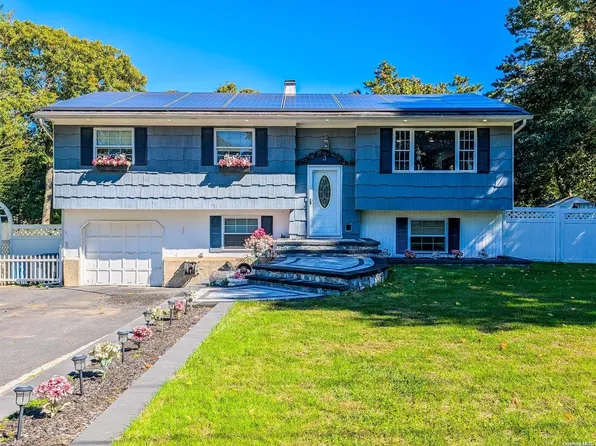 3 Denise Court, Selden, NY 11784