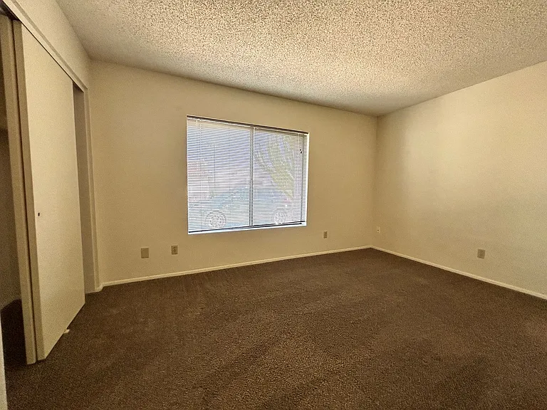 1032 E Villa Maria Dr — Photo 14