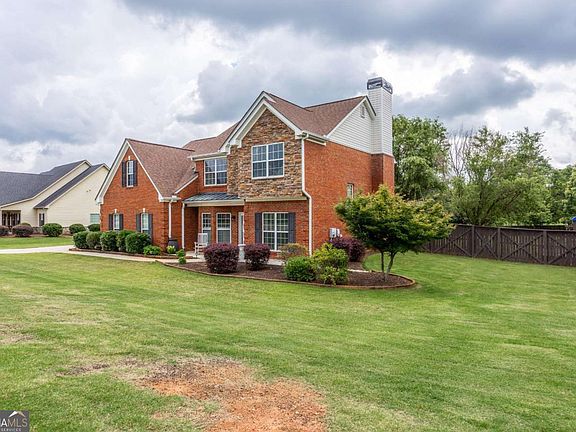 2nd image of 1081 Ruby Way