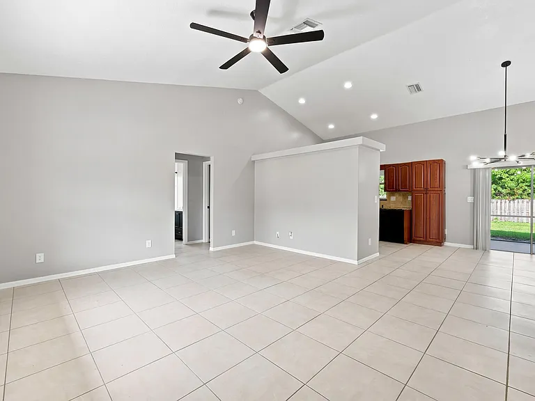 3102 SW Cathedral St — Photo 6