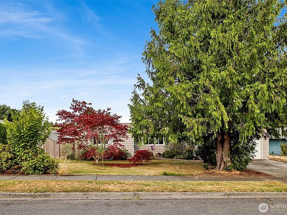 2nd image of 2413 N 18th Place