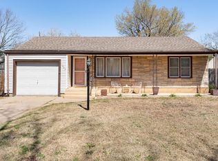 1404 Willow Rd, Newton, KS 67114