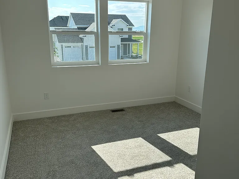 1886 N 250 W — Photo 12