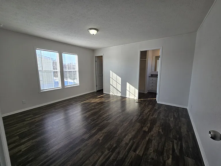1319 York St — Photo 8