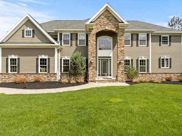 14 Holly Hl, Honeoye Falls, NY 14472