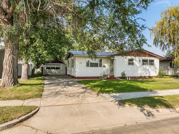 1507 2nd Ave E, Williston, ND 58801