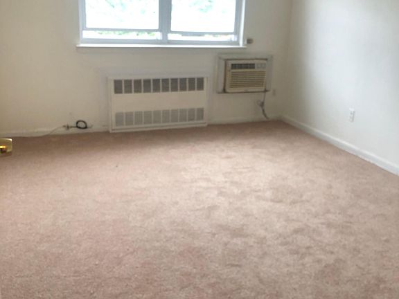 2nd image of 938 E 78th St #1