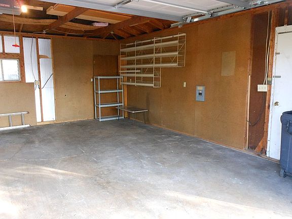 2nd image of 211-213 E Washington St