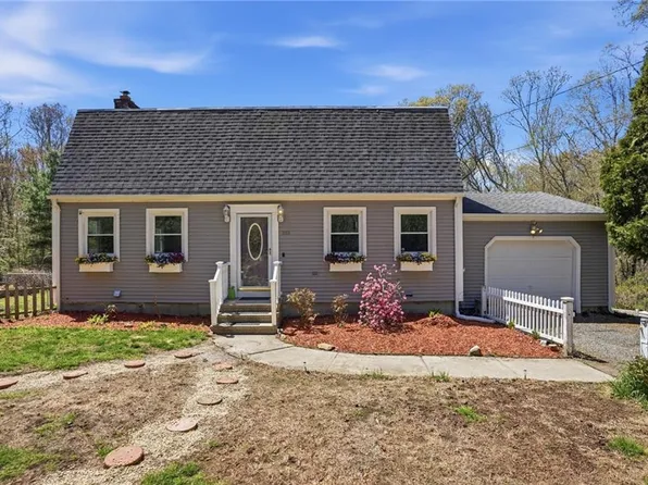 283 Tomaquag Rd, Ashaway, RI 02804