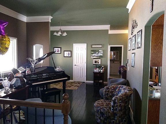 front piano room