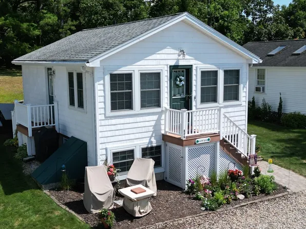 62 Cottage St #7, West Brookfield, MA 01585