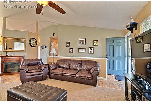 4th image of 2518 Marina St