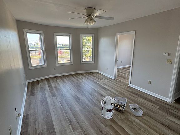 3rd image of 1015 Main St #1013