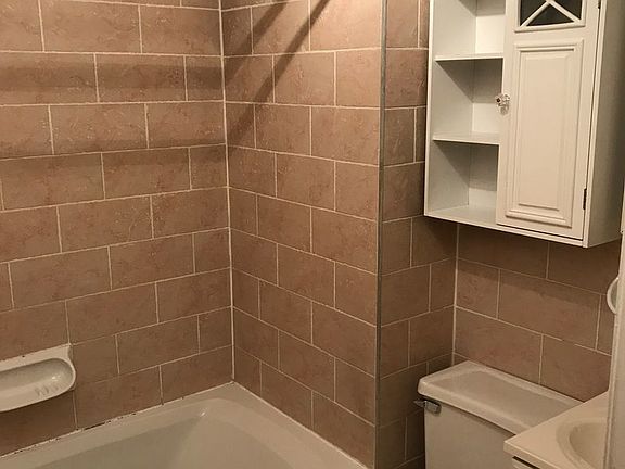 3rd image of 113 N 8th St APT 1RR