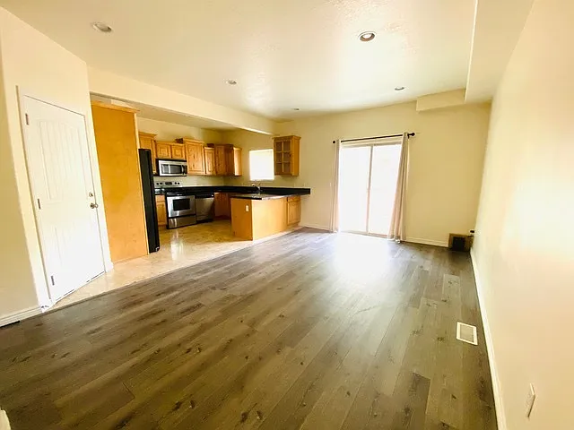 271 E Ailee Ln — Photo 2