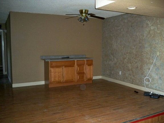 5th image of 1514 E Century Ave
