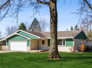 120 Sandy Cir, Darien, WI 53114