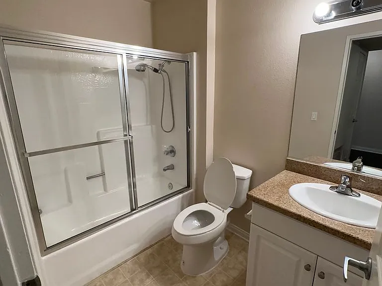 21450 Burbank Blvd #114 — Photo 10