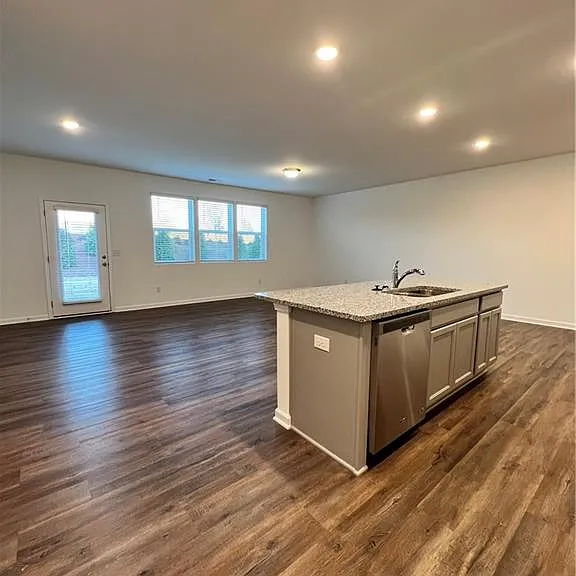 6075 Handley Dr — Photo 7