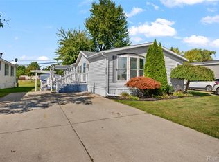 52159 Landsdowne Cir, Chesterfield, MI 48051